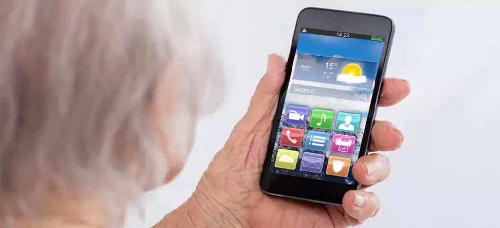 So können ältere Familienmitglieder von Smartphones profitieren