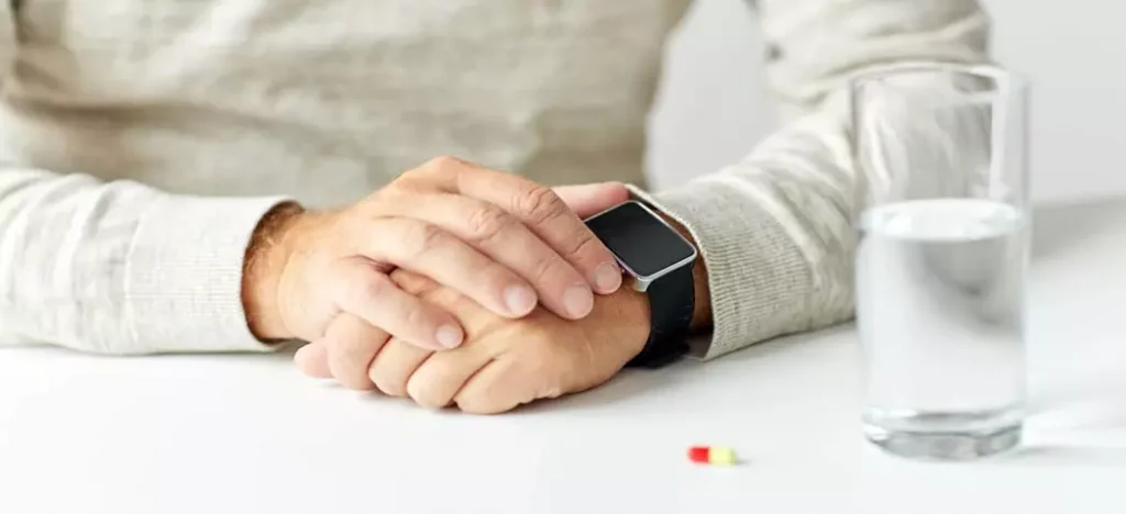 Eine Smartwatch kann Senioren mehr Sicherheit geben durch die zusätzlichen Funktionen